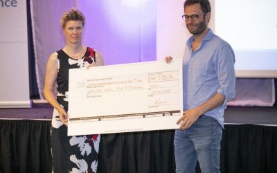 Angehörige überreichen Spende an Forschungsgruppe von Prof. Dr. Thomas